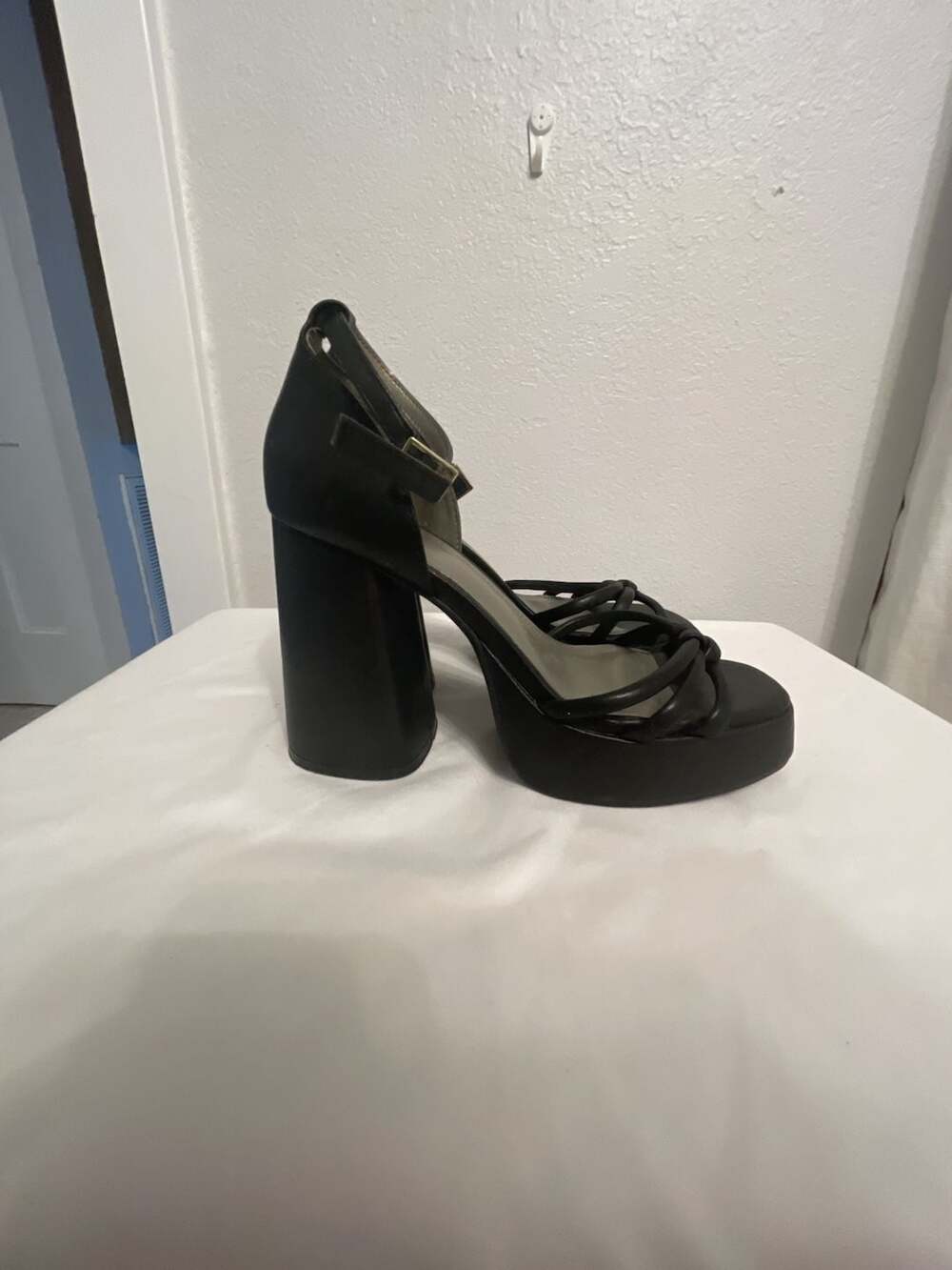 Y2K Black Strappy Platform Block Heel Sandals Size 8.5
Chunky
Party